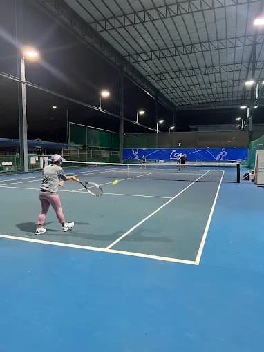 รูปสนาม สนามเทนนิสในร่ม Cozy Tennis Court
